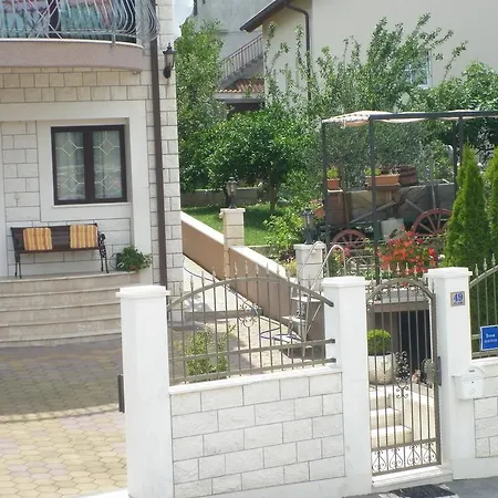 Apartament Ivona 2 *