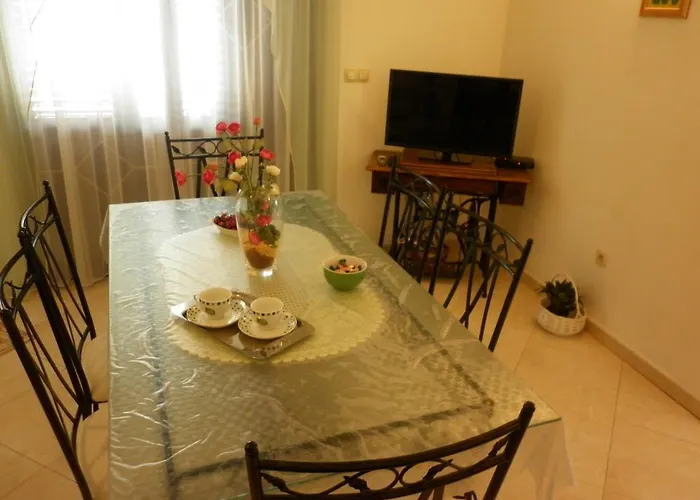 Ivona 2 아파트 트로기르