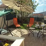 Appartement Ivona 2 *