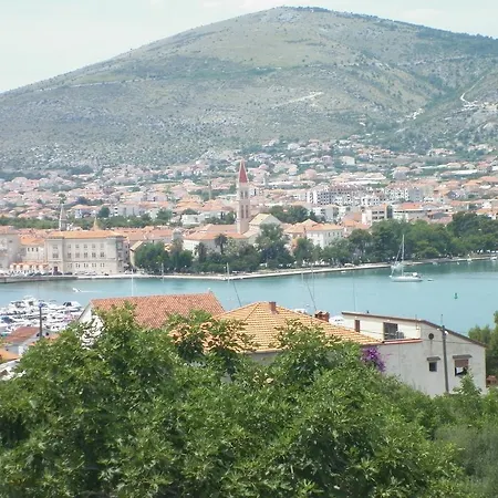 Ivona 2 Apartment *