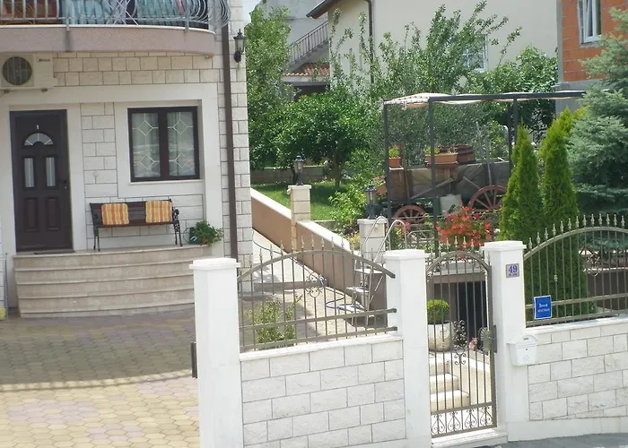 Appartement Ivona 2 *