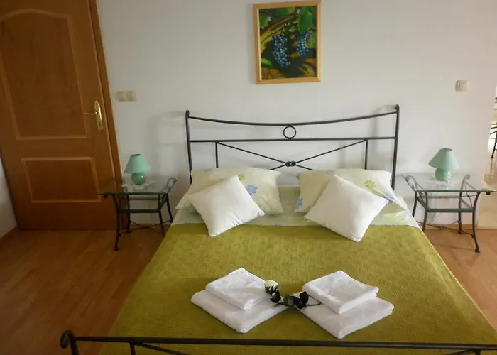 伊沃娜2号公寓 * 特罗吉尔