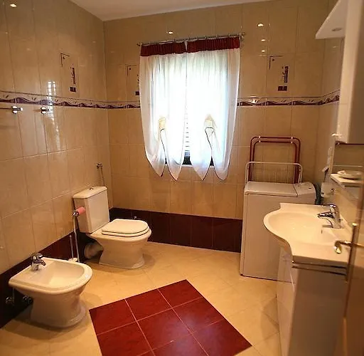 Appartement Ivona 2 *
