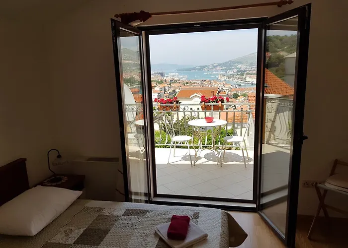 伊沃娜2号公寓 *